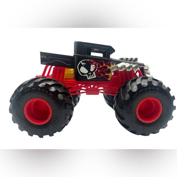 Hot Wheels Monster Trucks 1:24 scale Bone Shaker die cast truck - Picture 1 of 8